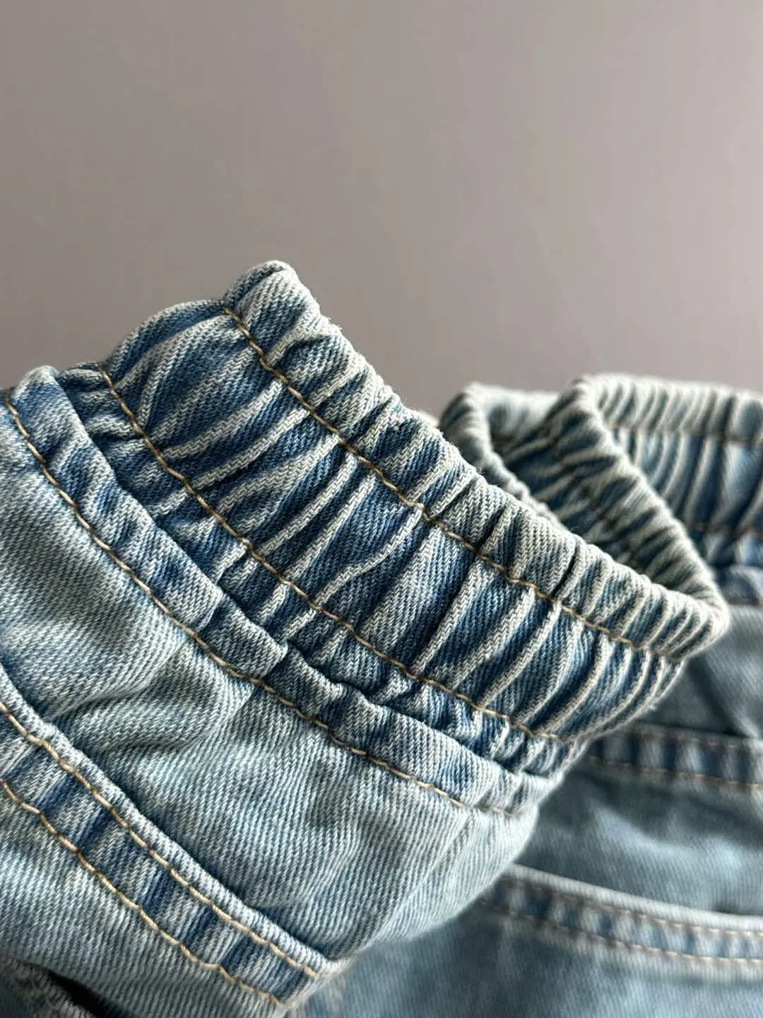 🅿️330 Stone Island 2025 new summer jeans and denim shorts are woven from imported Japanese Denim plain cotton denim fabrics. They are complete with three standards. The top stonewashing process makes the texture reach the old taste of the 1980s. It is soft, delicate, comfortable and breathable. The color has a modern and fashionable vicissitudes. The upper body is versatile and fashionable! Light luxury, a must-have item for daily commuting! Size: S-2XL (please state your height and weight when placing an order)